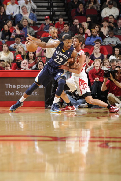 拉菲尼亚本赛季西甲6球共计10球 已追平上赛季.